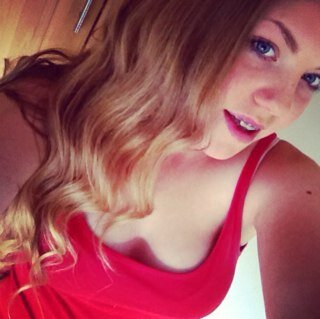 Everyone follow me i follow back  ;)