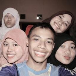 FOLLOW @AnggiAgustini !