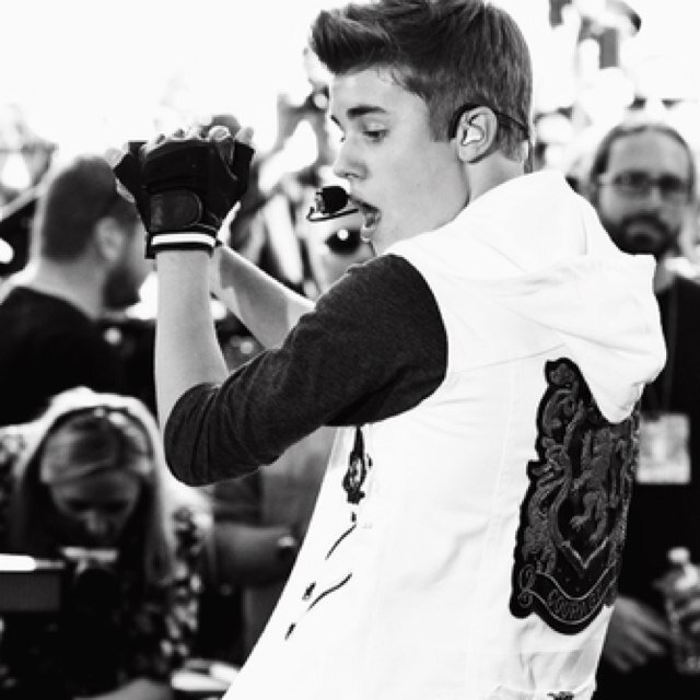 SINCE I GAVE YOU A FREE FOLLOW PLEASE FOLLOW MY REAL ACCOUNT @kidrauhldidit