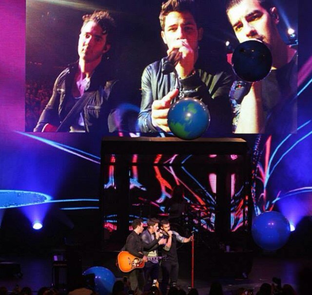 Just a hardcore Jonas Brothers fan, like you. (Not offical Jonas Brothers page) Nick is bae