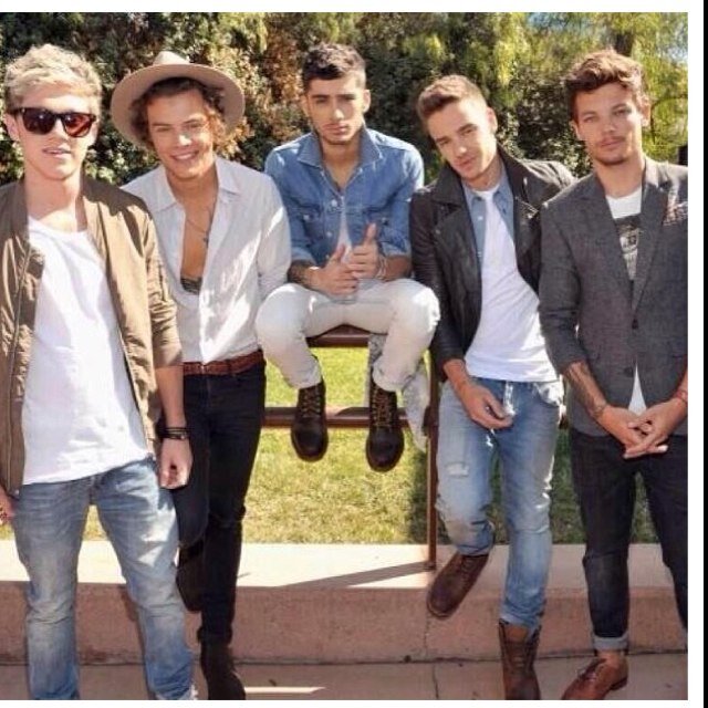 Keeping you updated about 1D.!! Please follow me, you won't regret it :)