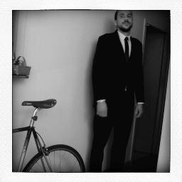 L0_J0's profile picture. Web & Tie