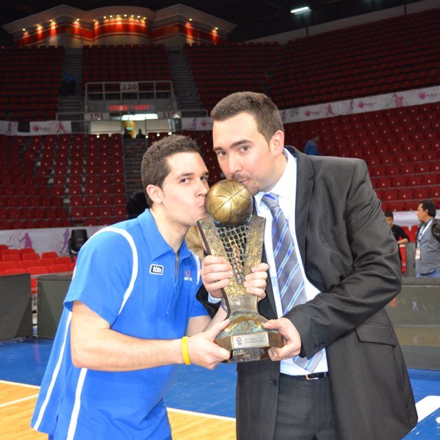 Aficionado al baloncesto y al deporte en general.