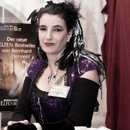 Zeugs zum Werk: Fanartikel, Eventlesungen und mehr rund um die phantastische Literatur. 
Es zwitschert für Euch: Tanja von WerkZeugs