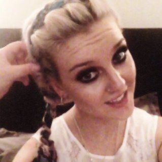 A girl who loves 1D and Demi!
