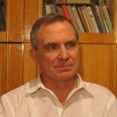 Пишу книгу о том, как воспитывать детей, помогаю находить правильные решения в работе и в жизни, обучаю школьников находить решения и делать изобретения