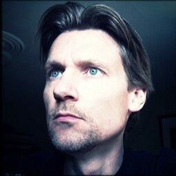 Freelance web and graphic designer. Mac geek, film buff, musicophile, former assistant director, proud father.