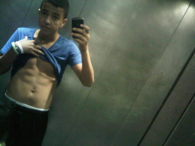 Un chaval corriente que todo el mundo ama,aham,es normal,soy moha cherif