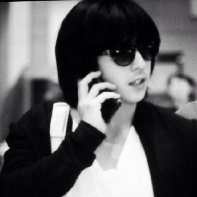 130409 KibumBot .คิม คิบอม ซุปเปอร์จูเนียร์ คลับร.ด. เด็กไทยหัวเกรียน ฟอลมาคุยกันนะ ผม(หัว)ไม่เกรียนครับ .ยักคิ้ว