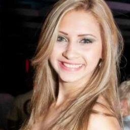 O mundo gira,pessoas mudam,sentimentos machucam,saudade destroi..''