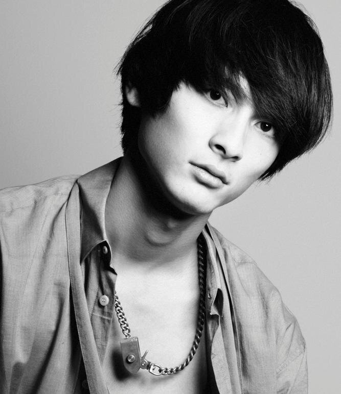 高校2年／海外ドラマと映画よくみます／洋楽少々 K-POP全般／I like a movie and a drama and music and a game! Let's be connected! The world is peaceful from now on!