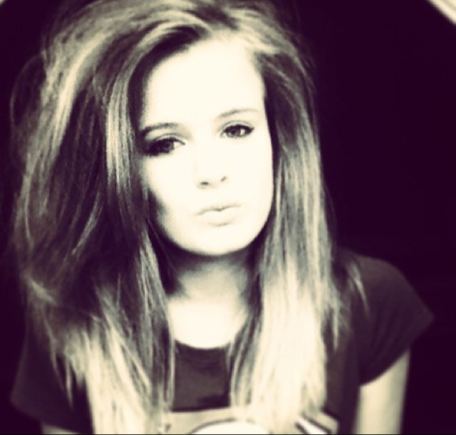 Im 16,bisexual-new to twitter.. I follow back✌
