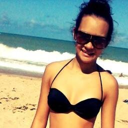 A maior alegria que podemos dar a Maria Santíssima é a de levar Jesus Eucarístico no nosso peito.