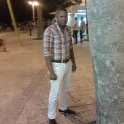 Soy tranquilo no me gustan los problemas y los chismes y sobre todo que se entrometan en mi vida privada. Muy sincero digo las cosa claras de frente.