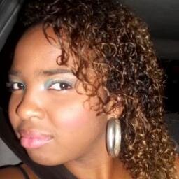 Sou quem sou, Só que me conhece diz!
Sou uma mulher madura
Que às vezes anda de balanço. Estudante de Direito, Brasiliense Jesus minha Razão Bem Vindos.