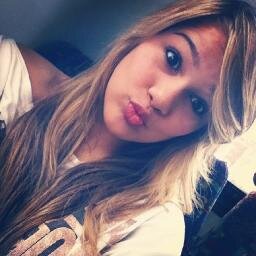 “Engole um espelho, menina. Aprende que bonito, é o que a gente é por dentro.” — 15 years.
Dona da @capricha_cc