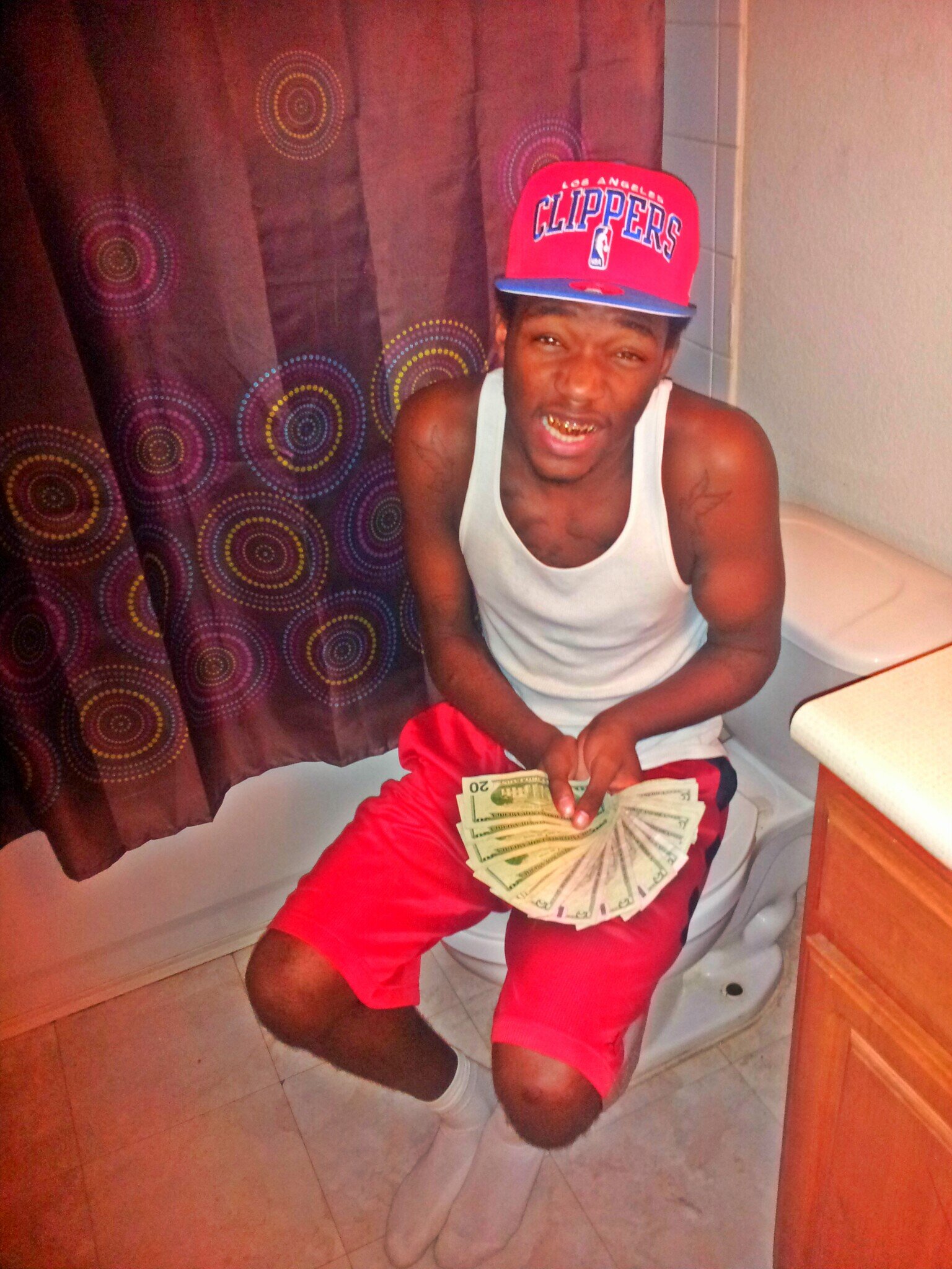 2057402's profile picture. 