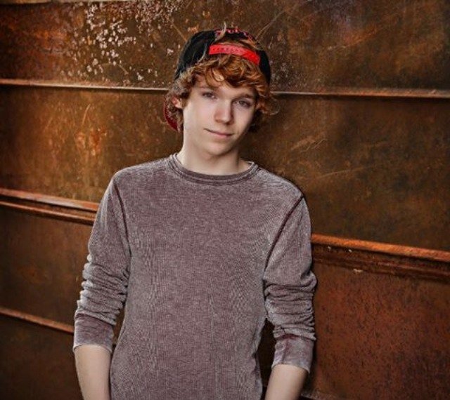 Ok im a chaser that wanted to do a fan account so here it is #chaserfamily my goal is to get at leat 200 or 300 so please follow me !!!!!!!!!! I also like O2L !