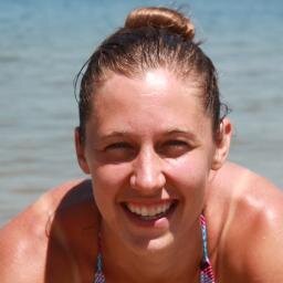 Chargée de cours à l'UQTR, mariée à un infirmier, mère d'un trampoliniste et d'un hockeyeur.