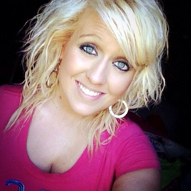 Hannah , 17 
S e n i o r ; Occhs :)