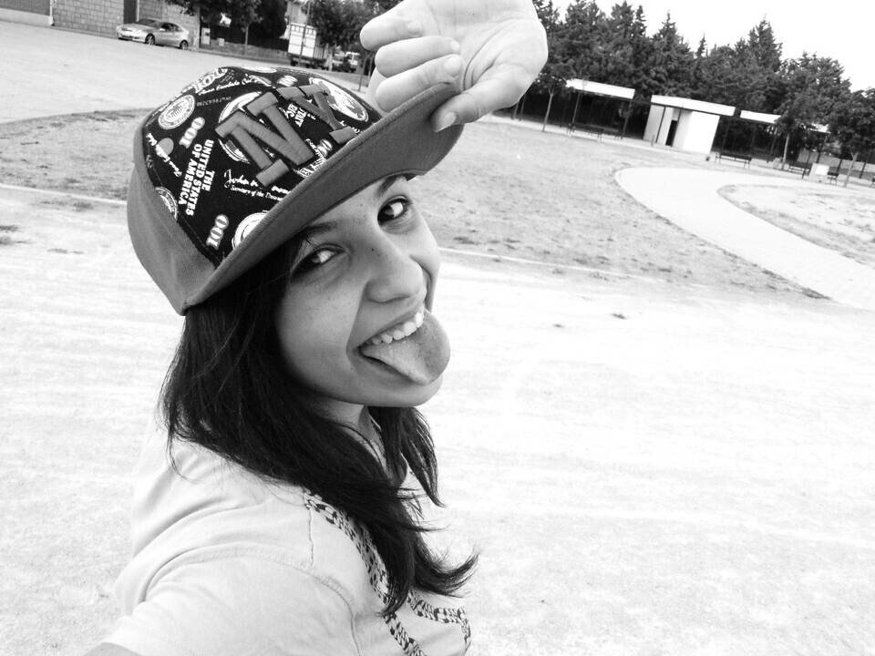 Me encanta la Fotografía, amiga de mis amigos, y mi mayor defecto Sinceridad, estoy loca..por ser alegre no quitarme la sonrisa