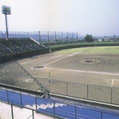 群馬県高崎市にある城南野球場の公式アカウントです。1936年（昭和11年）10月に完成し、1986年（昭和61年）に明治神宮野球場をモデルとしたコンクリート造りのスタンドに改造しました。ツイッターでは、主に軟式野球大会、高校野球、ＢＣリーグ等の試合情報を中心についてつぶやいています。野球場の詳細はHPをご覧ください。