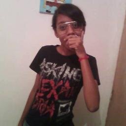 Amo Rock, livros de romançe sobrenatural e filmes de terror ! Ah e podem me chamar de louca por causa disso mais EU AMO SCREAMO !