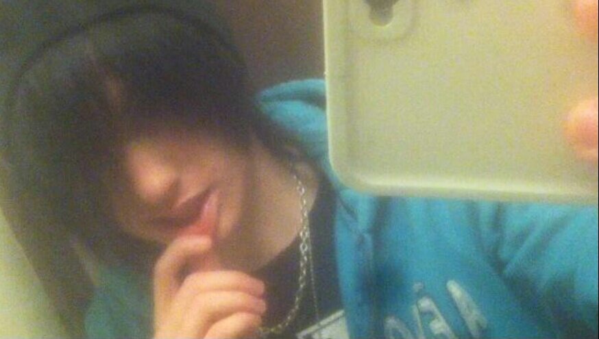 I'm Jaden i am gay. i was IcanSINGveryWELL  at the end of ss or else i was footballguy108.so yep message me :-)