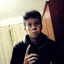 Marcos Vinicius, Sem criatividade para escrever algo qe preste aquii, 17 anos, enfim me amem e ja era u.u,