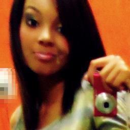 Feliz, tímida, fresca, amo amigos, sou normal, meio normal, um pouco normal, acho que nada normal, sou meio assim. Skype: karoliineamaral  
