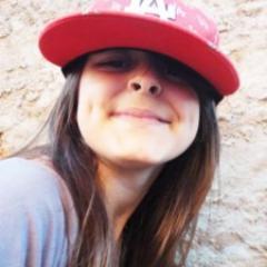 Me critique, me julgue, fale mal. Afinal o que incomoda, sempre causa inveja.