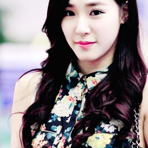 》@starcityrp 。SNSD's eye smile tiffany♡ 08.01.89。#89liner。single 。love&girls 。be my friend i dont bite《