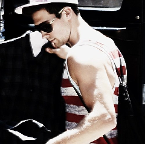 Te estoy regalando un follow, sigan a @bigtimefron y pidan followback.