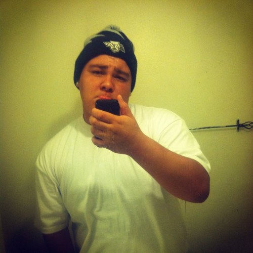 Whats up I am chill ,funny,,Rap summit high 1⃣.School2⃣.Gym3⃣.Make Bitches Happy 3 Follow me