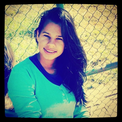 Construindo minha vida, buscando meus sonhos, caindo e levantando, vivendo e aprendendo. ♥