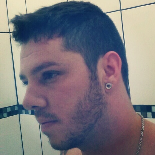Pessoas perfeitas não mentem, não brigam, não erram e, principalmente, não existem.
