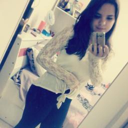 Simpatica , Carinhosa , 14 aninhos , C-O-R-I-N-T-H-I-A-N-A 3 , ee feliiz pela vida que tenho HAHA' ;3