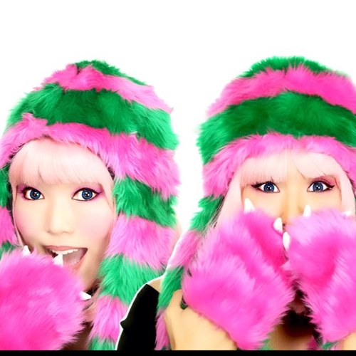 Made in Japan Imported from USA We wanna have friends all the world 
日本生まれ LA在住 ドイツデビュー