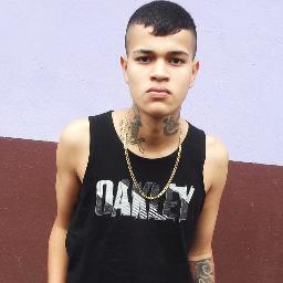 Idade 18 anos ,solteiro ,   cantor & compositor de funk ,  FÉ EM DEUS !