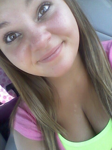 →Kelsi(: ★I Like to have a good time, im amazing. So make that button blue.↯