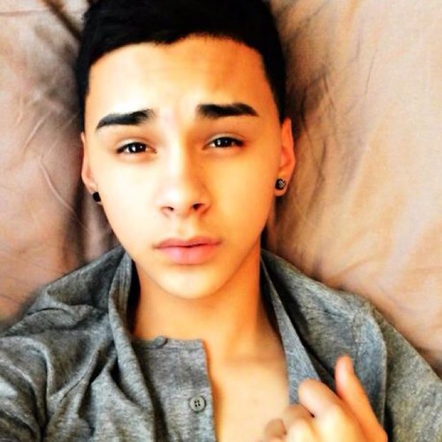Follow me because i follow back , the name is Ramiro Ramy for short, inbox me if your cute in need of a novia