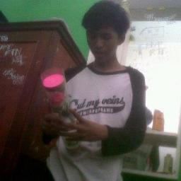 hanya seorang murid , yang selalu gembira , ketawa , humoris dan menjahili orang lain . SAVE TO THE EARTH \('o')/ *ganyambung
http://t.co/IsOAUG2hUB