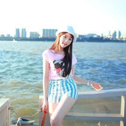 เดือนอ้ายจ้ะ! ไม่หยิ่งฟอลมาคุยได้นะนะ แต่ถ้าไม่พอใจอันฟอลไปเลยไม่ห้ามไม่รั้ง เข้าใจป่ะ? :)