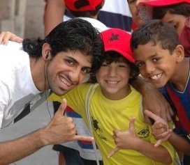 Asem from Makkah Born in 28th of May proud muslim love Football and Movie's a funny guy little bit :p my fav club A.C Milan hope U like me :$ follow me ☺♥