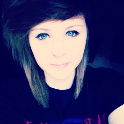 CaitlinmaeXo's profile picture. Follow my other twitter, this one got hacked a while back @HIPSTERM8
