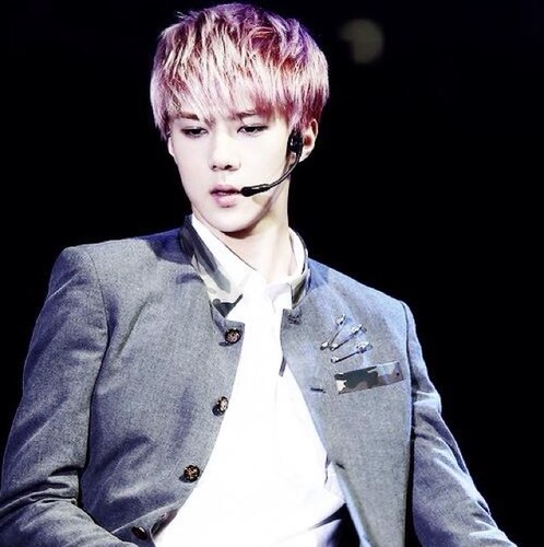 ผมโอ เซฮุน มักเน่เอ็กโซ่ ผมไม่หล่อ พูดไม่เก่ง :) แต่ลองคุยคงไม่เสียหายอะไรหรอกใช่ไหมครับ? ระวังไว้ดีๆผมจะโผล่ไปตอนคุณเผลอ :) #FAMWOLF {150813}