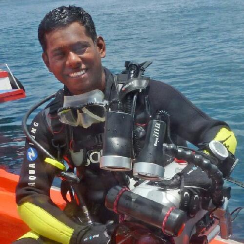 Onland & Underwater Cameraman, I shoot on 35mm film & Latest Digital cinematography Cameras. I love SCUBA Diving, Swimming & spending time with friends & family