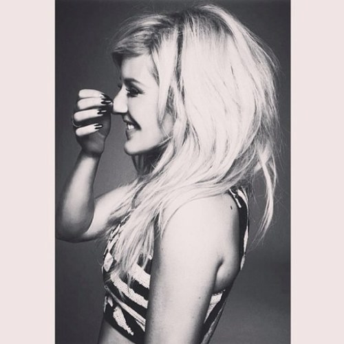 I LOVE ONEDIRECTION THEY ARE MY LIFE! Ellie goulding! I love ducks and arion king xo