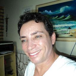 Professor de Língua portuguesa, mestrando pela Uern-RN. Nascido no Ceará, mas residente em Mossoró. Apaixonado pela educação.