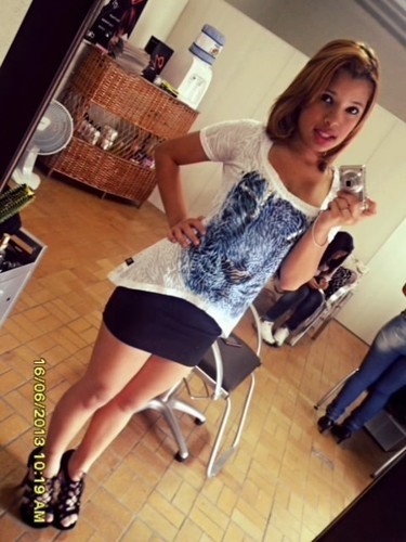 Sou uma mulher madura, que as vezes brinca de balanço. 
Sou uma criança insegura, que as vezes anda de salto alto.